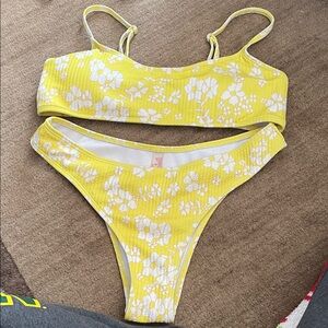 ROMWE Yellow and White Floral Bikini